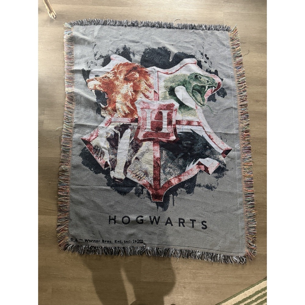 Harry Potter crest graphic throw blanket tapestry, fringe, woven 44x60